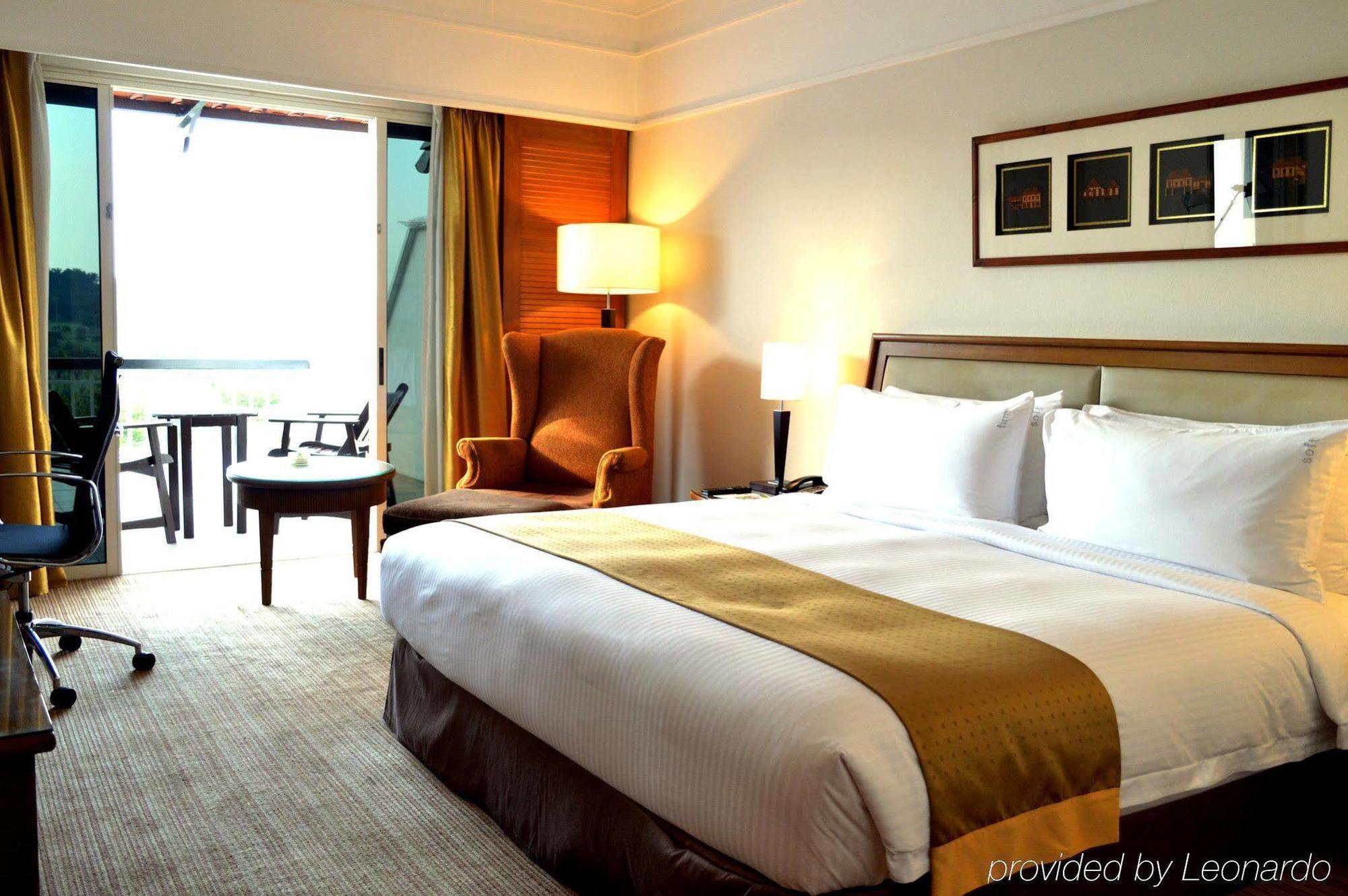 Hotel Glenmarie And Golf 5*